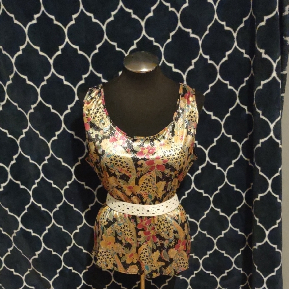 🏮🎉Festive Floral Patterned Sleeveless Top 🏮🎉